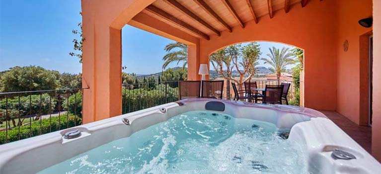 suite deluxe jacuzzi pula suites boutique resort